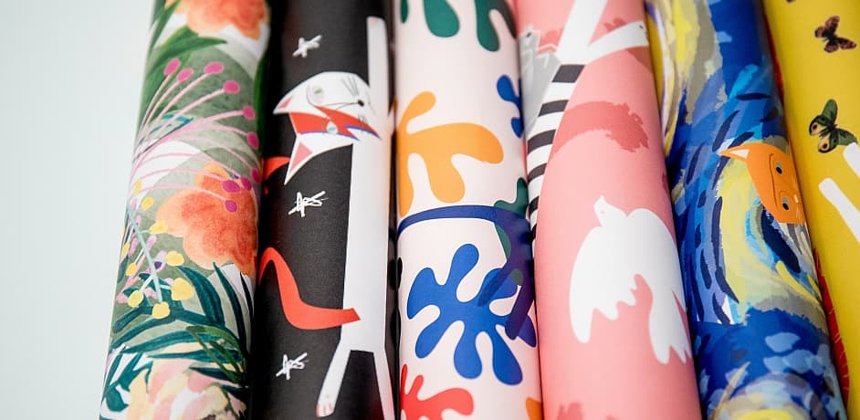Geschenkpapier Barsortimentsware Umbreit Ein Bild mit Geschenkpapier-Rollen
