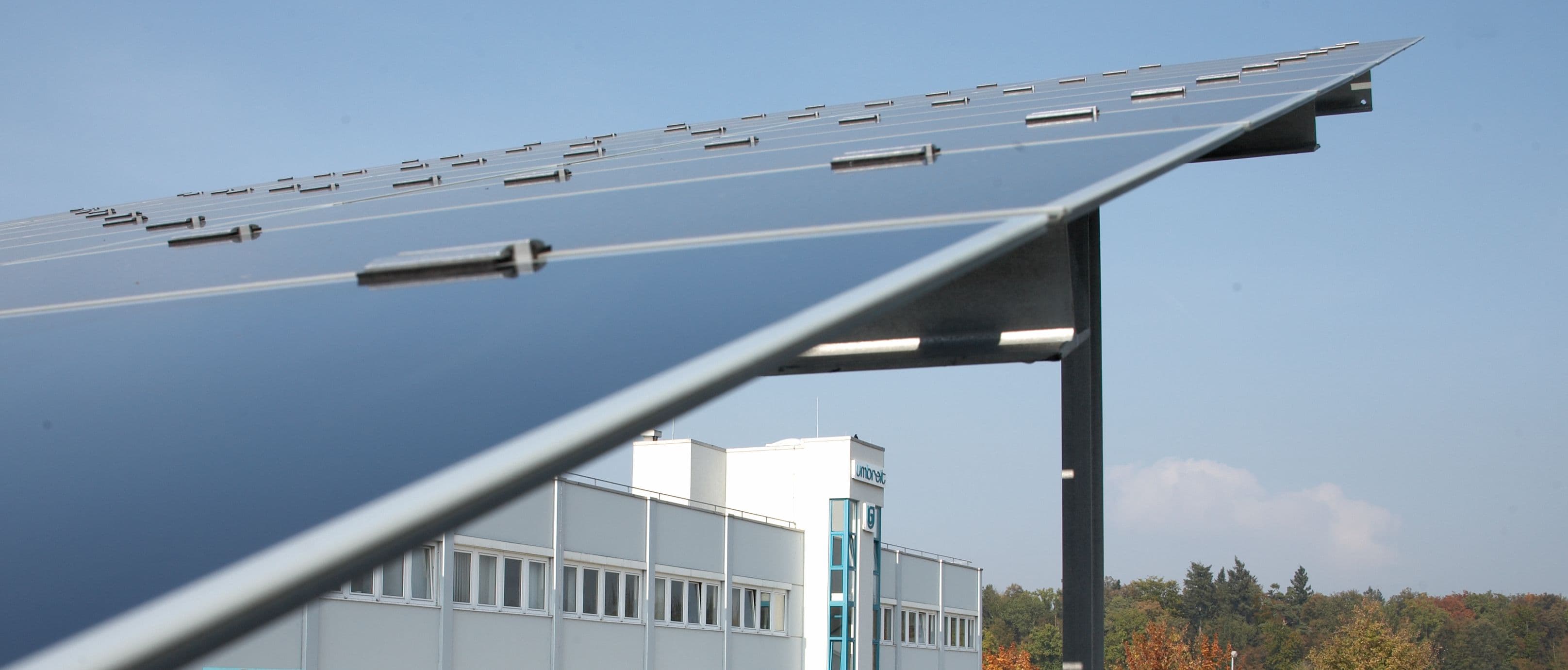 PV Richtung Haupteingang dekorativ